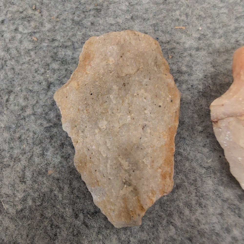 Set of 3 Quartz‎ and Stone Projectile Points Arrowheads Tan Pink Grey VG - Picture 2 of 8